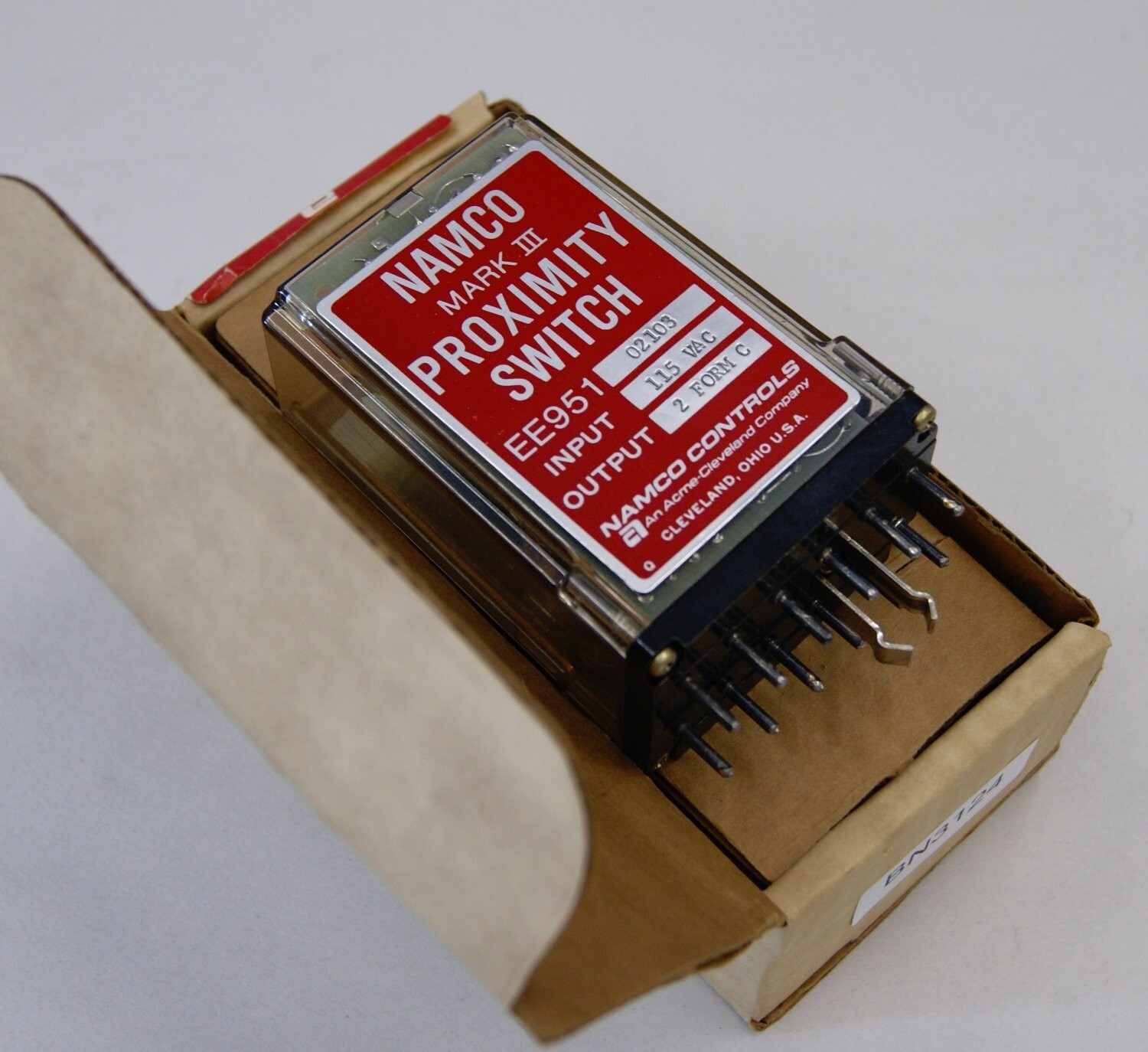 New NAMCO EE951-02103 PROXIMITY SWITCH 115VAC, NIB, BN3124