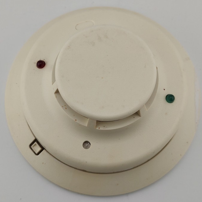 System Sensor 4W-B 4-Wire Photoelectric Smoke Detector with Mounting Base