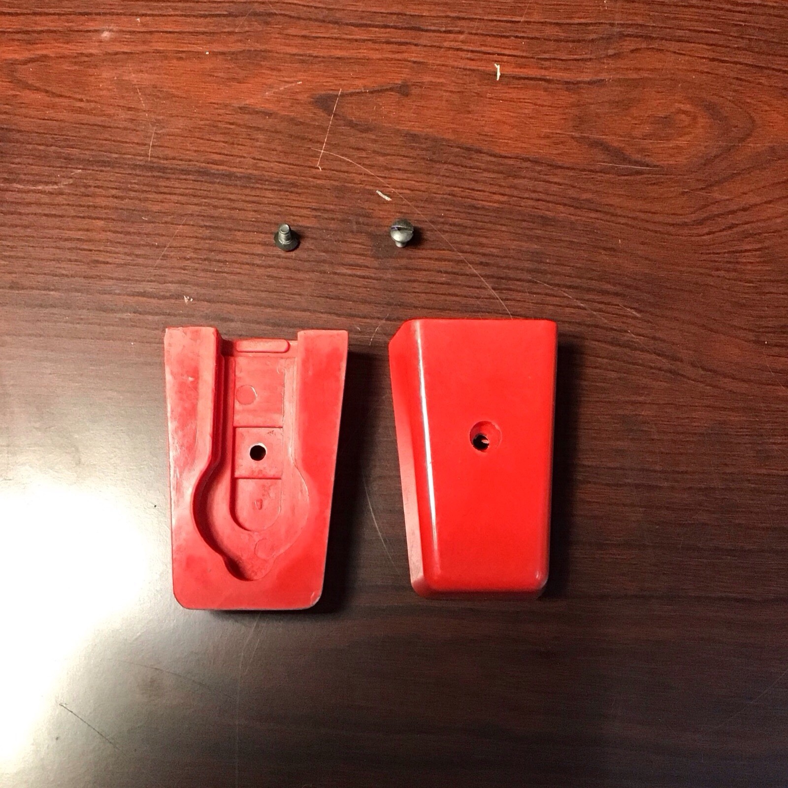 Anchor Insulator Assembly With Screws