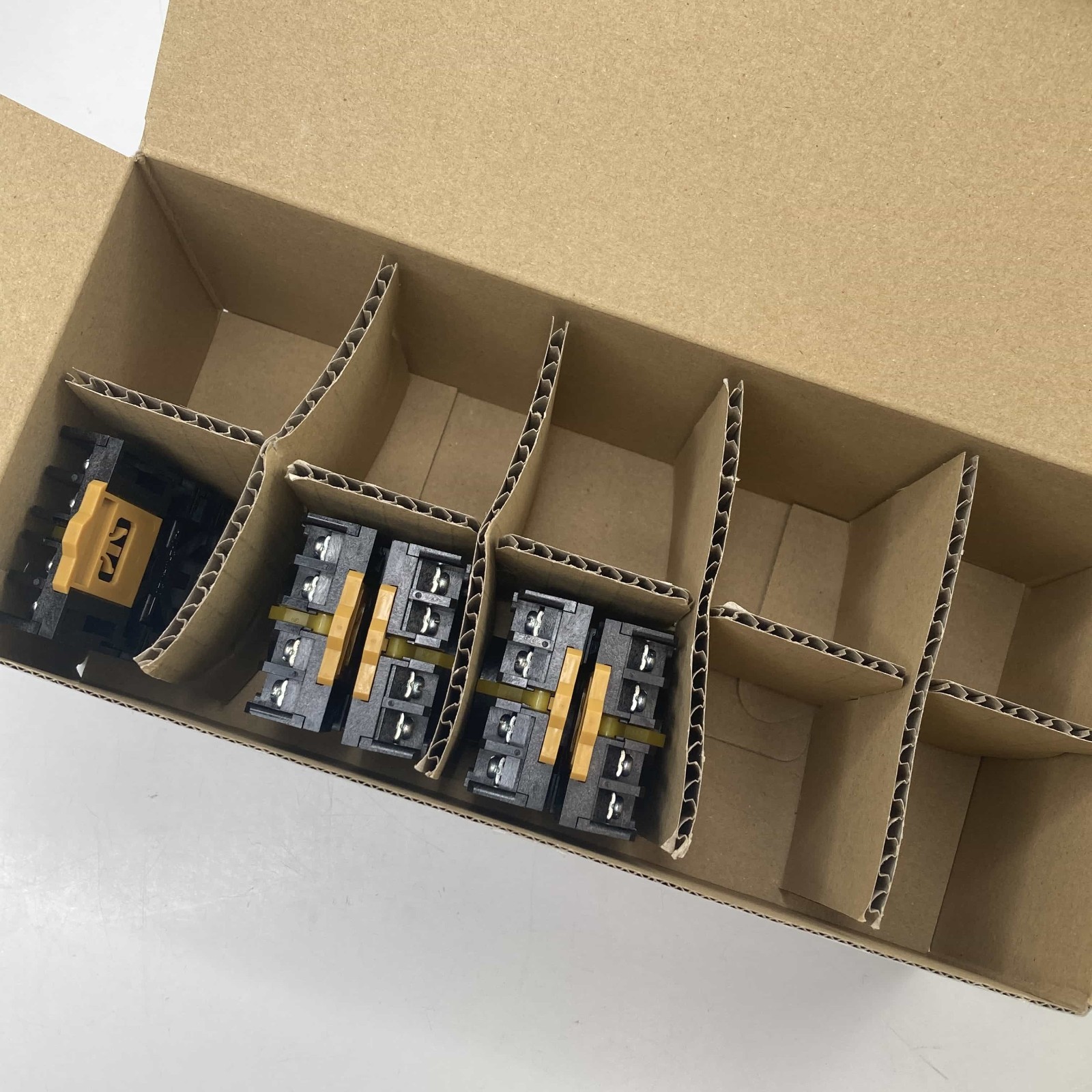 Omron 8PFA1 (5 pieces) Outer box damaged/opened new