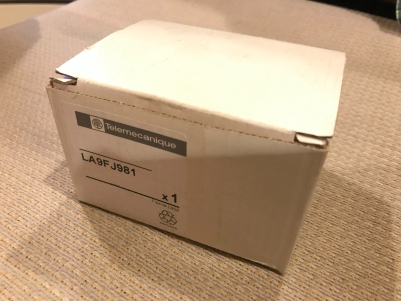 Telemecanique, (SCHNEIDER) LA9FJ981 Contactor Connector (Brand New In Box)