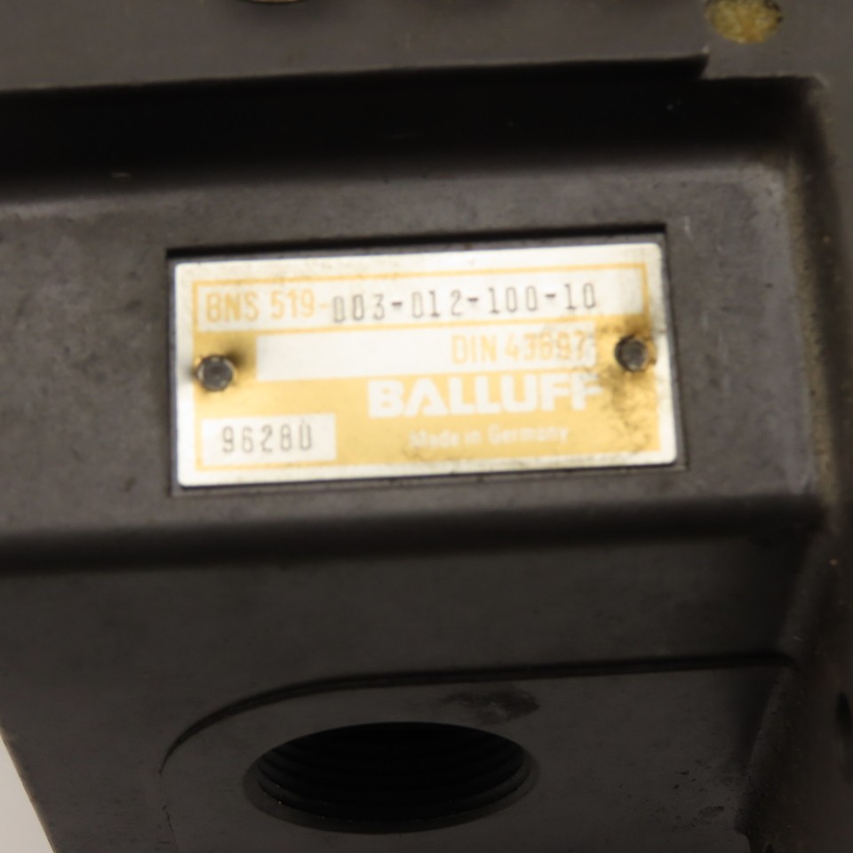 Balluff BSN519-D03-D12-100-10 3 Position Chisel Tip Plunger Limit Switch