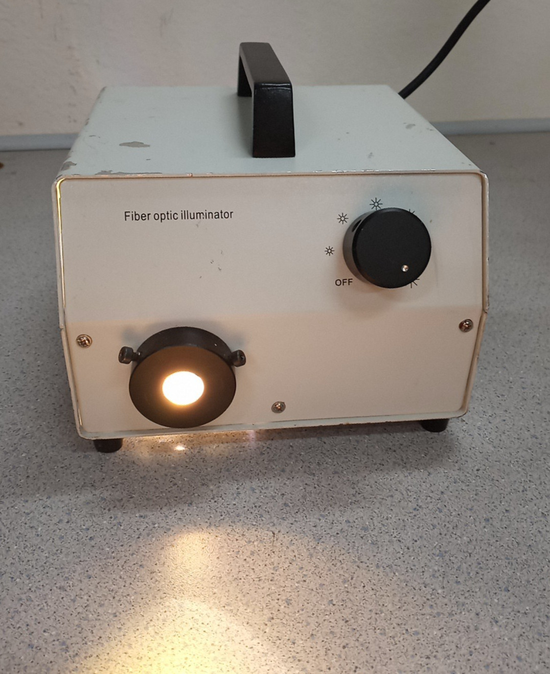 Fiber Optic Illuminator Input Power : 120V60Hz Bulb: 21V 150Halogen Fuse: 2A