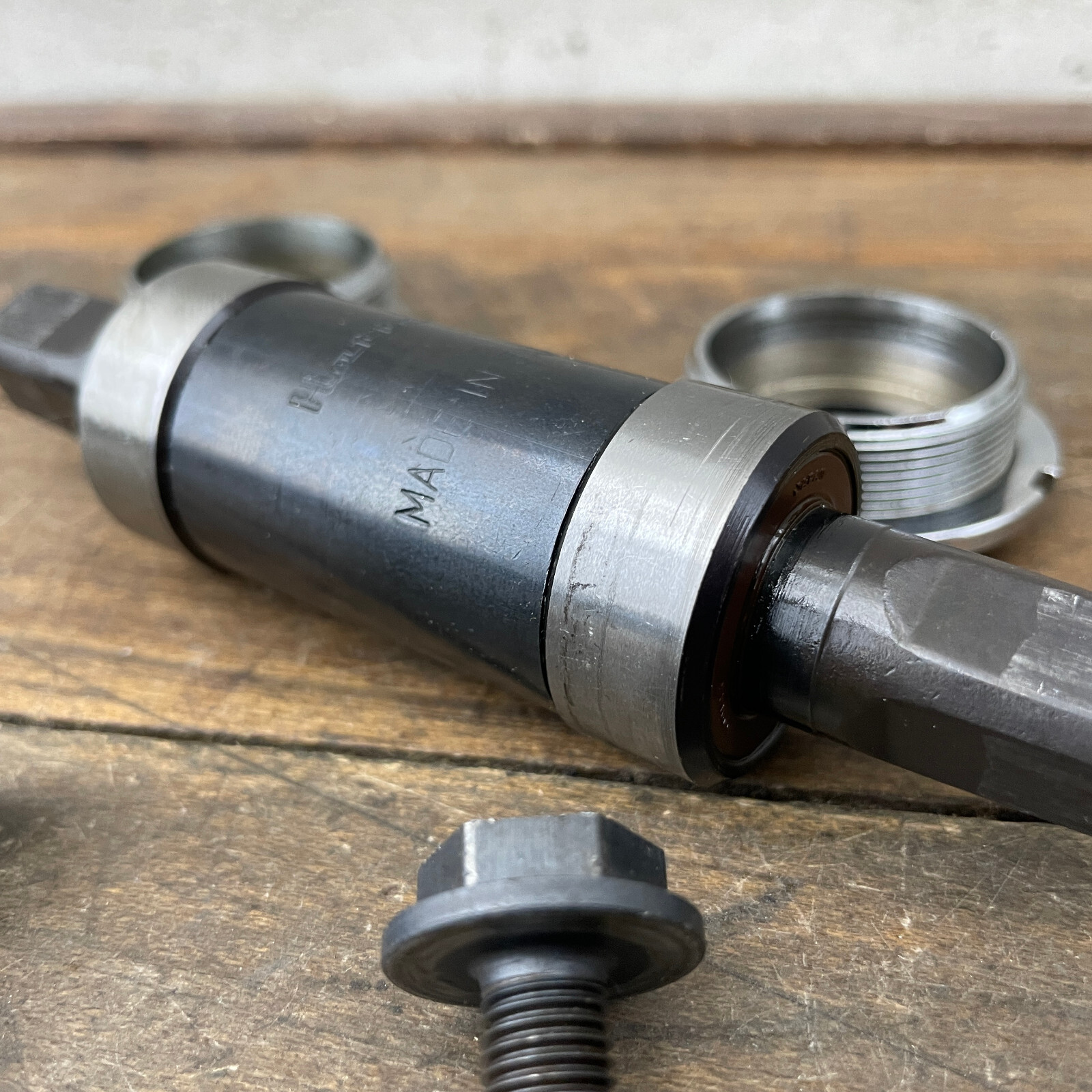 Vintage Hatta Japan Bottom Bracket Sealed English Thread Zero Offset 123 68