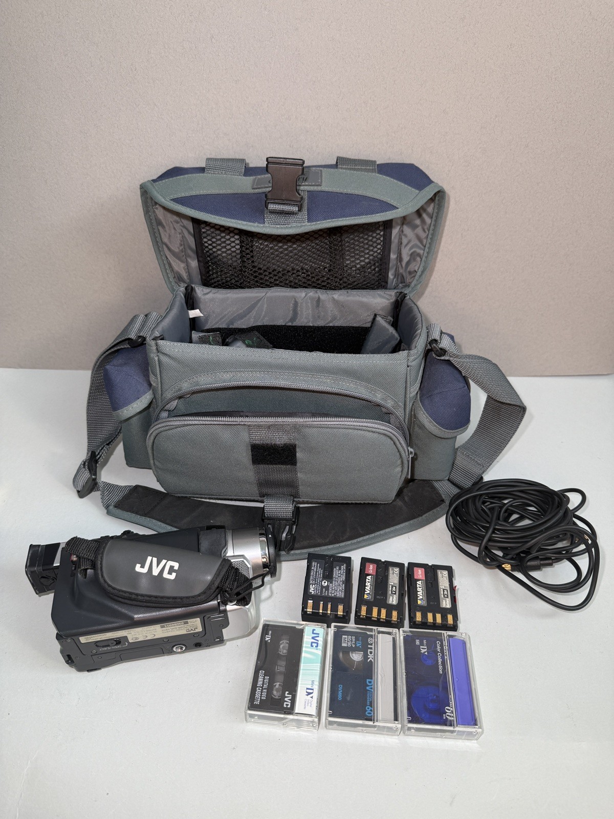 JVC GR-DVL157E Camcorder Night Scope MiniDV Tape Digital Video Camera NO CHARGER