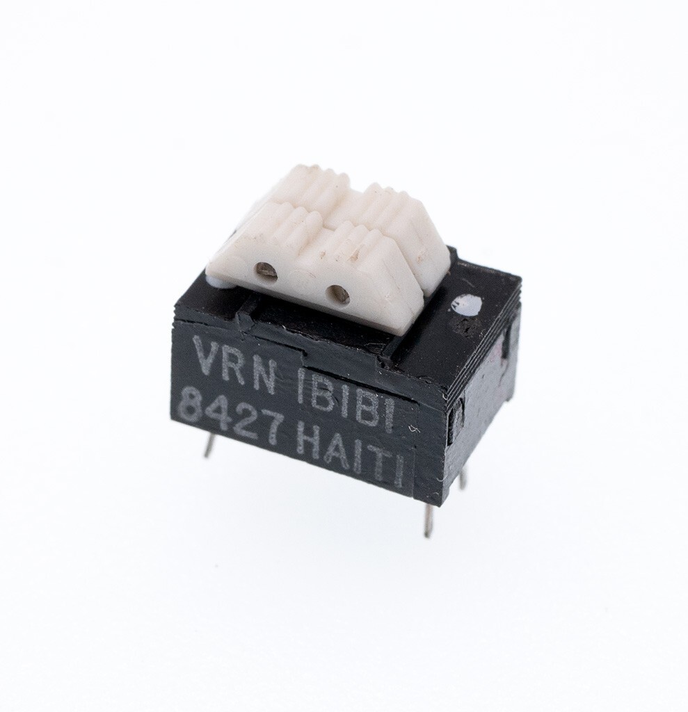 Grayhill VRN 1B1B1 2 Position 4 Pin SPST Through-Hole DIP Switch, Lot of 5