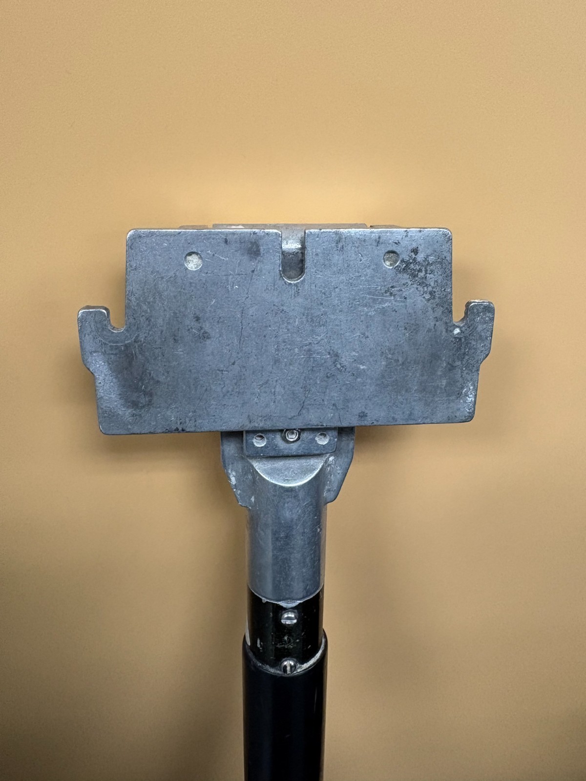 level 5 dry wall flat box long extension handle 40"