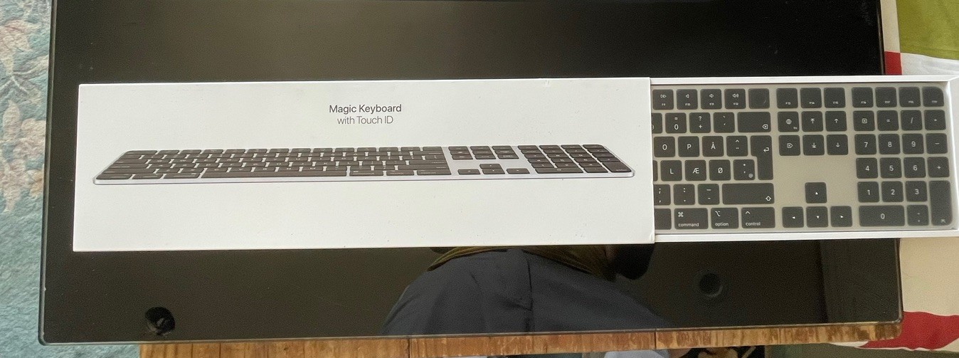Dutch! Apple Magic Keyboard with Numeric Keypad - Black - MMMR3DK/A