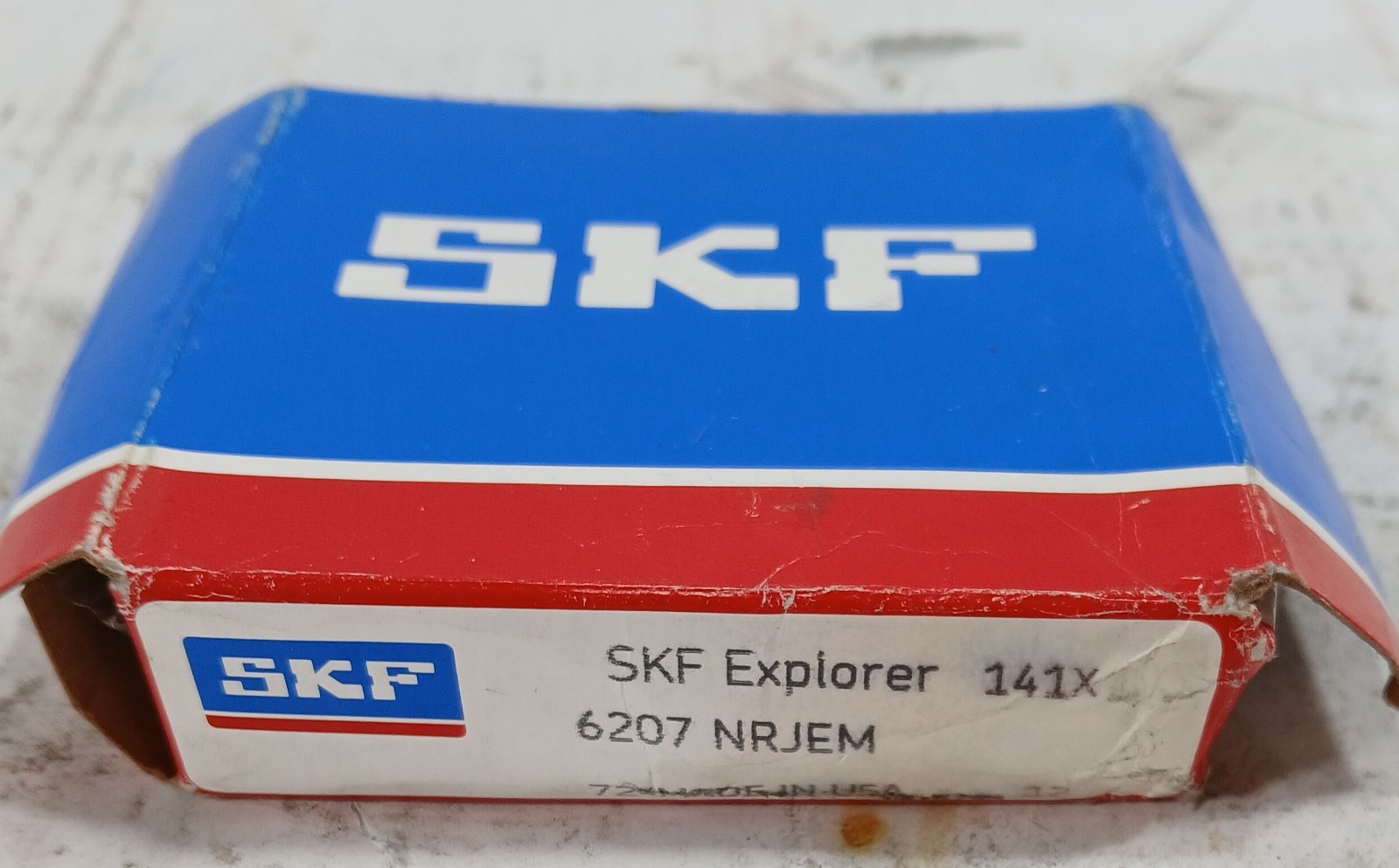 1 NEW SKF 6207-NRJEM DEEP GROOVE BALL BEARING W/SNAP RING NIB ***MAKE OFFER***