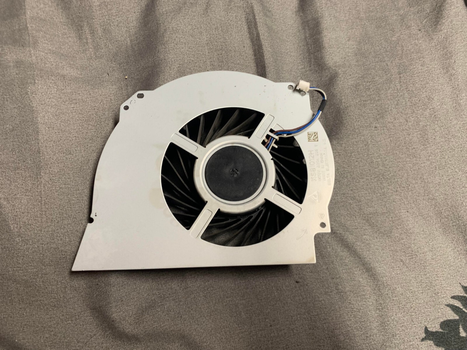 ps4 pro fan replacement (Delta Fan)