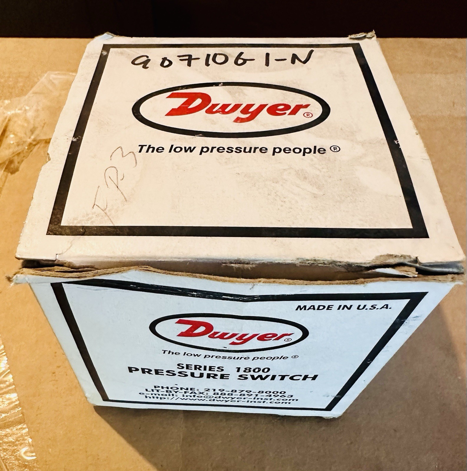 Dwyer Series 1800 Pressure Switch  1823-1