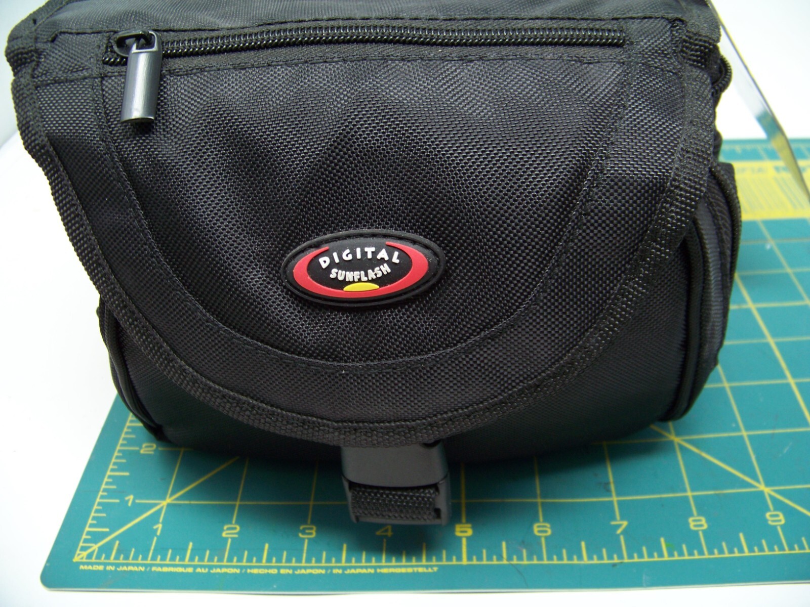 New DIGITAL SUNFLASH Black Digital Camera Bag/Case No Shoulder Strap