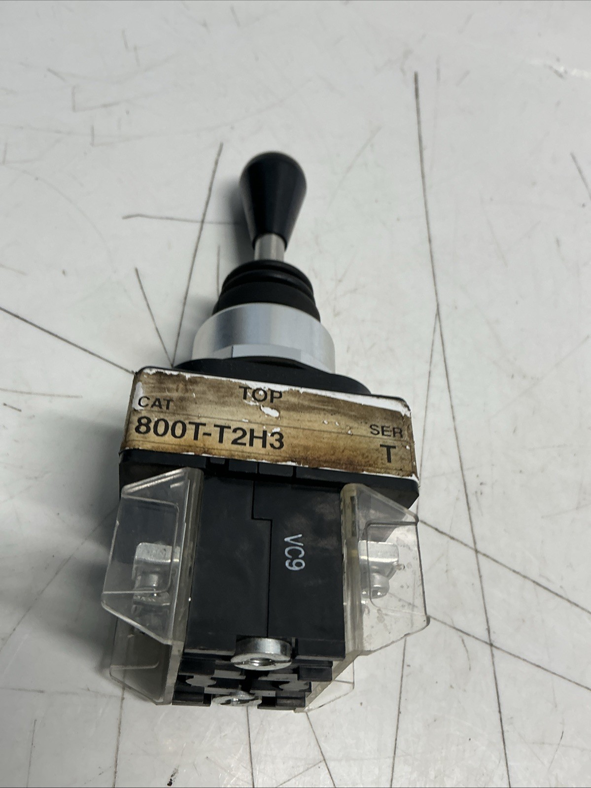 Allen Bradley 800T-T2H3 Ser. T Toggle Switch AA-207