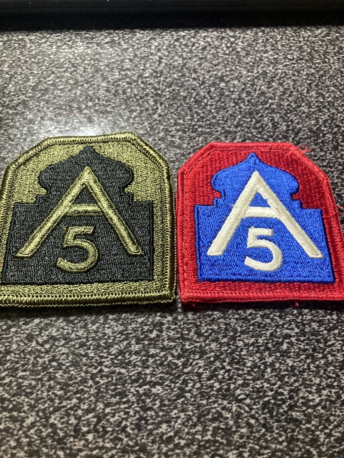 VINTAGE U.S. ARMY 5TH ARMY COLOR AND CAMO SHOULDER PATCHES 2 PATCHES!