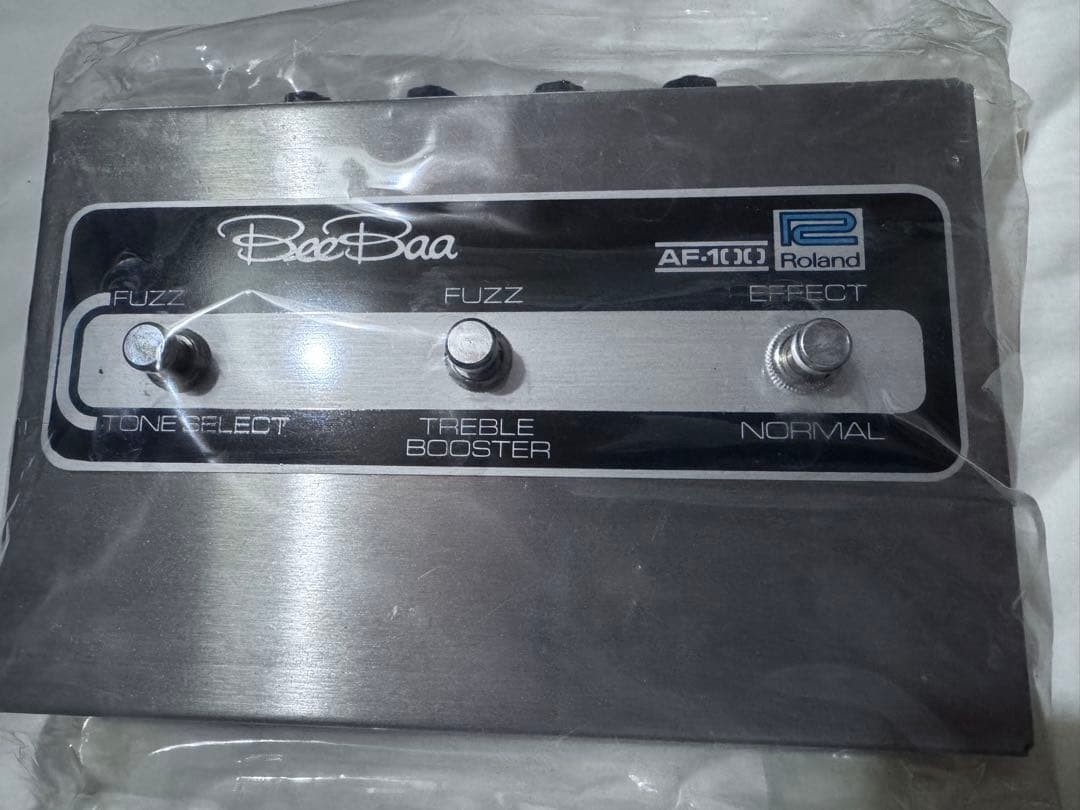 Good condition Roland AF-100 Bee Baa Fuzz Vintage