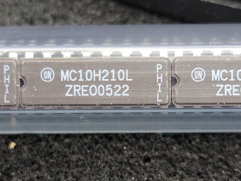 New (12pcs) MC10H210L ONSEMI IC Logic