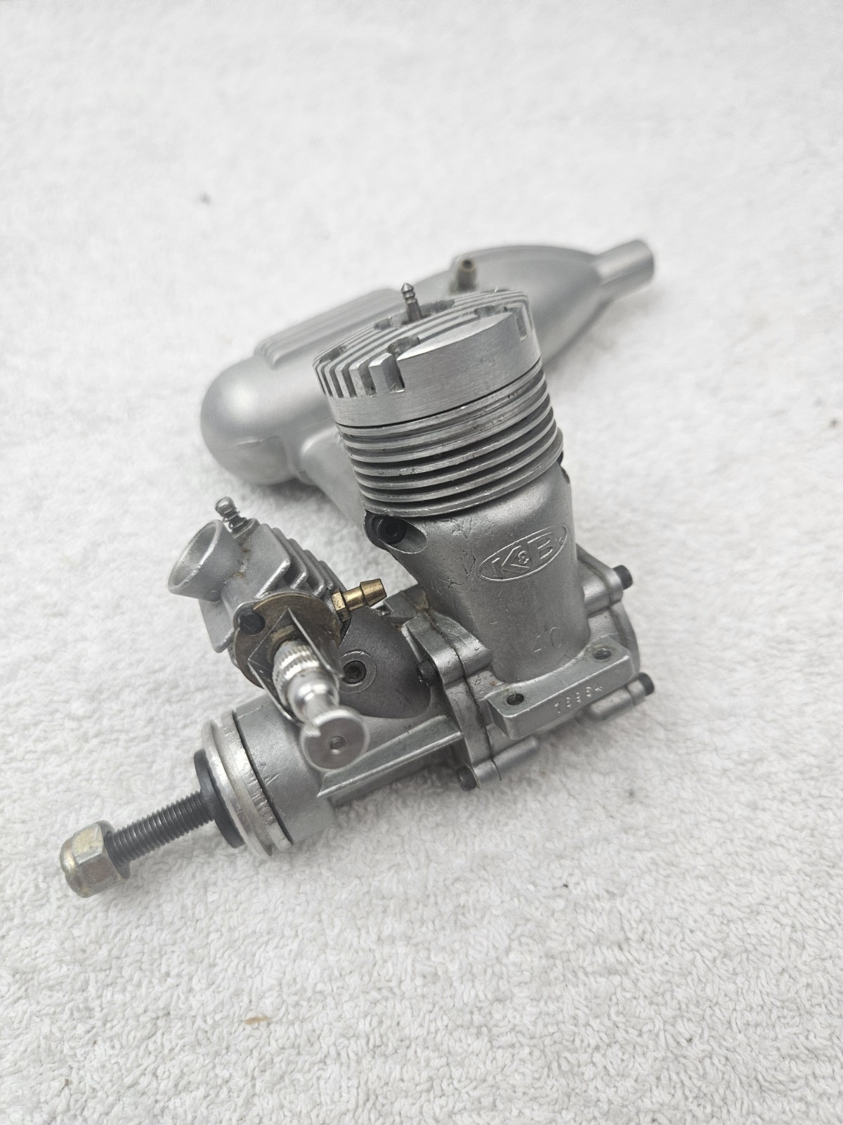 K&B  40 RC ENGINE   UNUSED