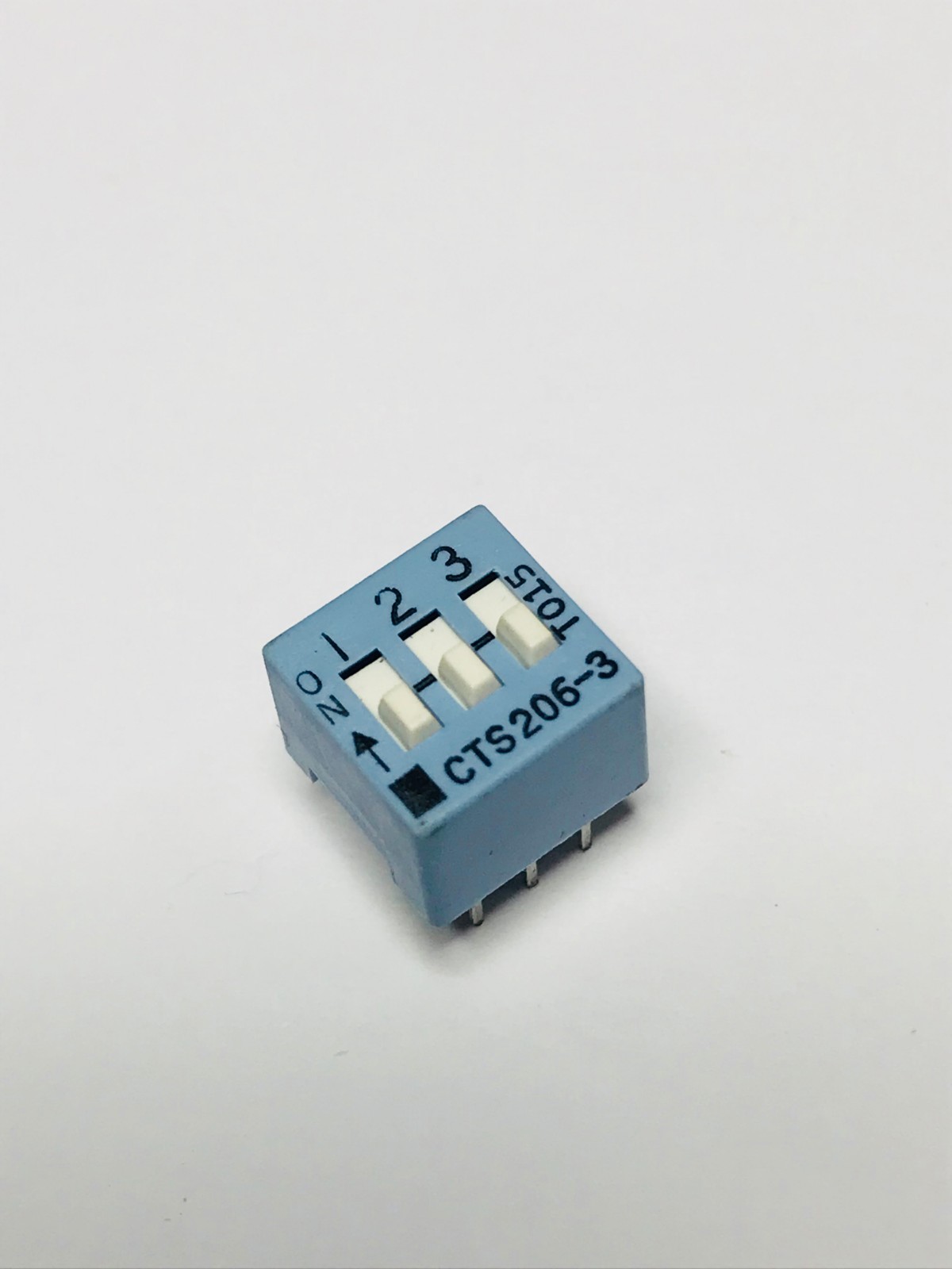 3pcs of CTS206-3 DIP Switch SPST 3POS Actuator 50mA 24V Thru-Hole (Std.)