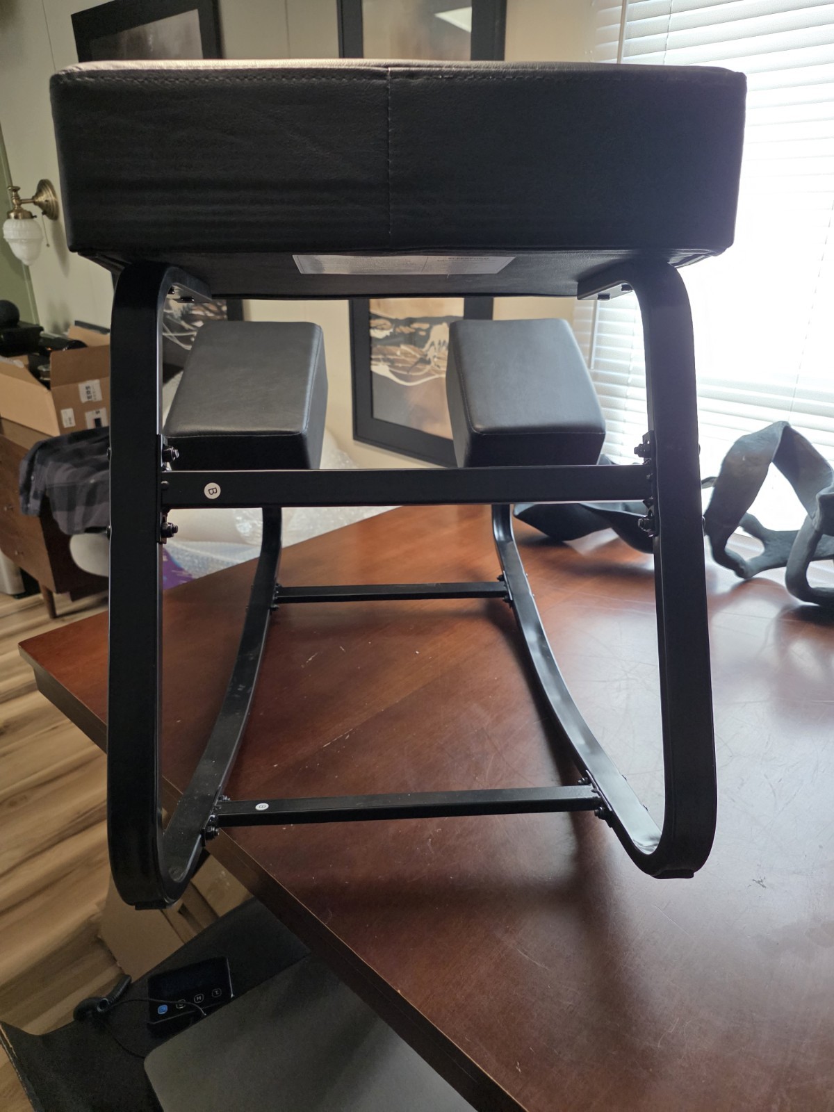 Sleekform Kneeling Chair, Ergonomic Office Chair, Black, Metal.