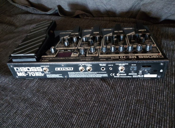 BOSS ME-70 Guitar Multi Effects Pedal Multi-Effects Tested walking