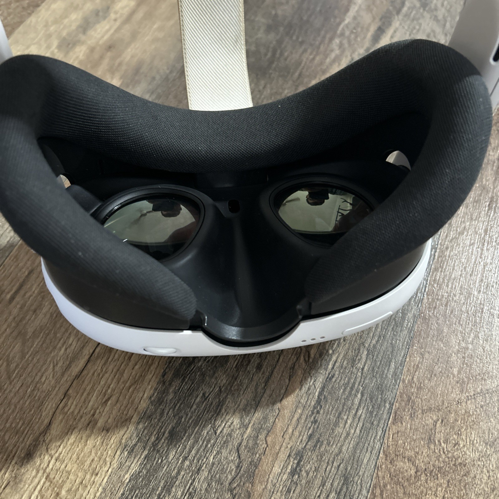 Meta Oculus Quest 3 - 128GB - Headset ONLY - DOESN’T CONNECT TO META APP -