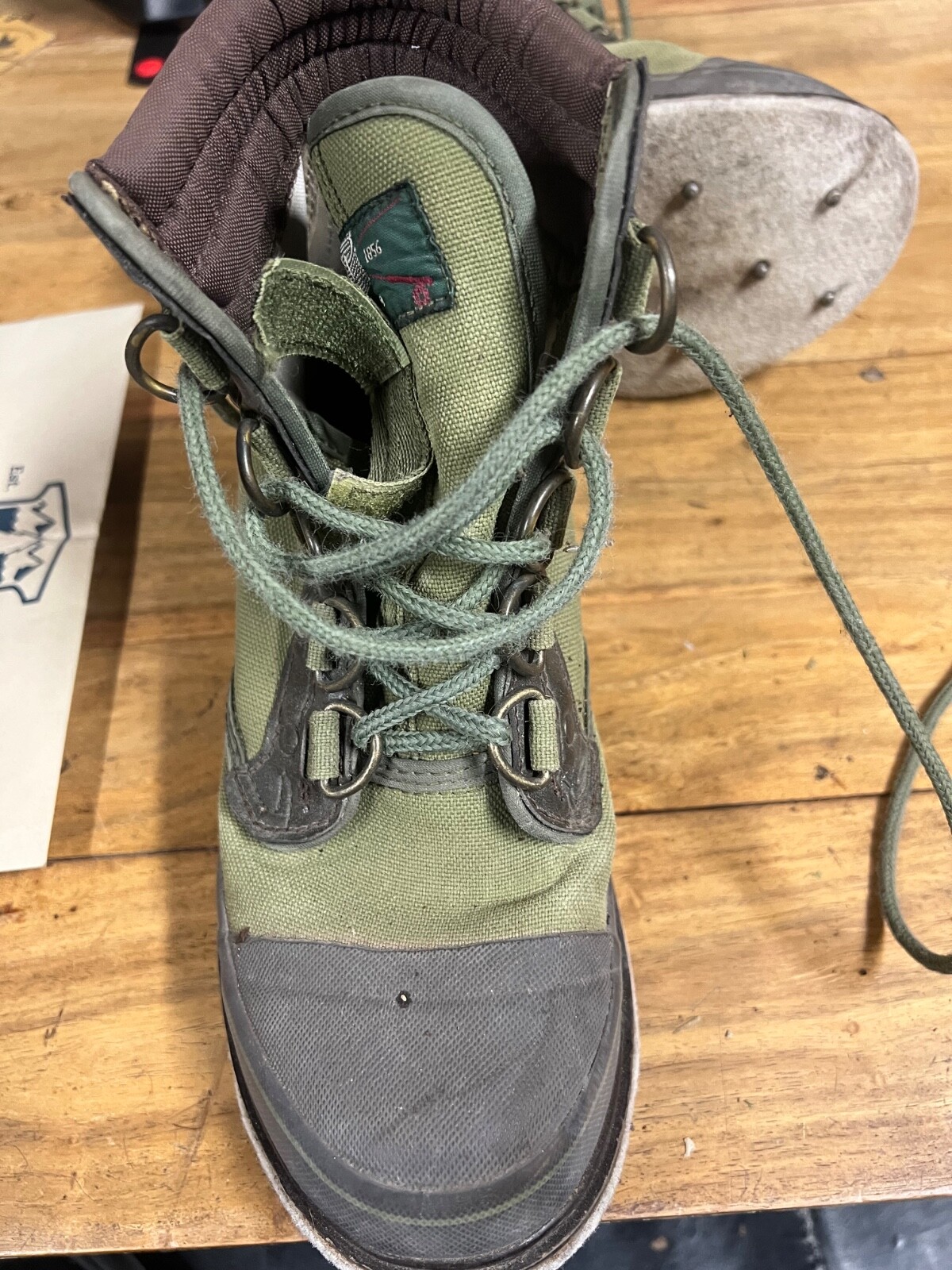 Orvis fly fishing boots size 6 woman studded  felt bottom