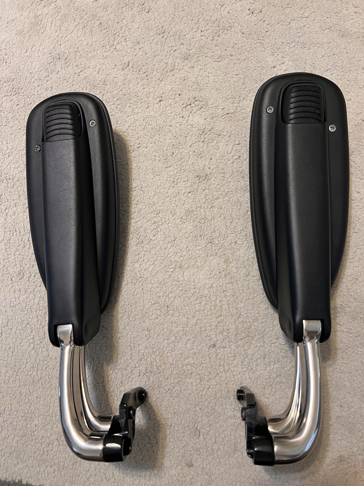 Humanscale liberty chair Complete Armrest L&R (Adjustable) Black & aluminum.