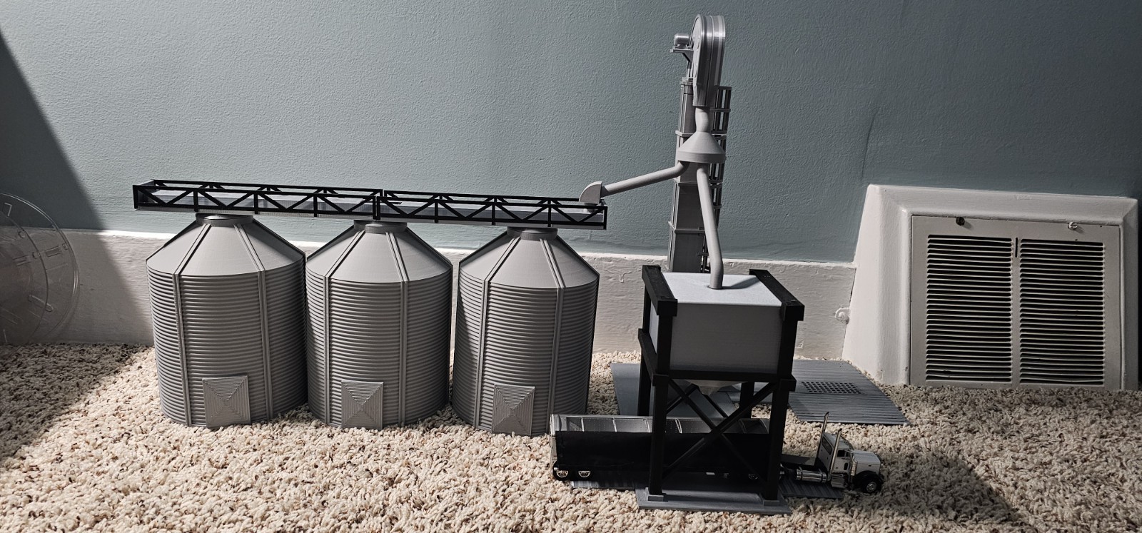 1/64 Scale Large Grain Bin Realistic Farm Toy