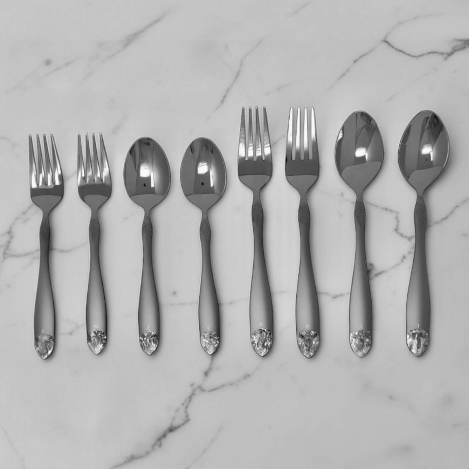 Oneida Brooch 8 Piece Service for 4 Stainless Flatware Set