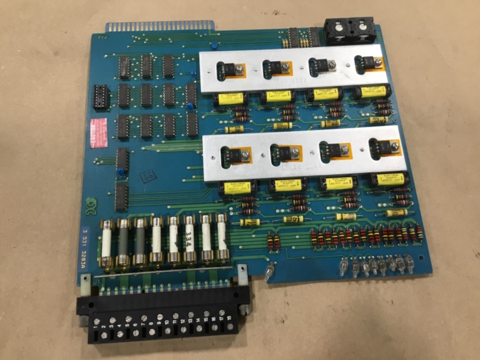 Cincinnati Milacron 3 531 3283A Output Board Circuit Board #013E16Y2