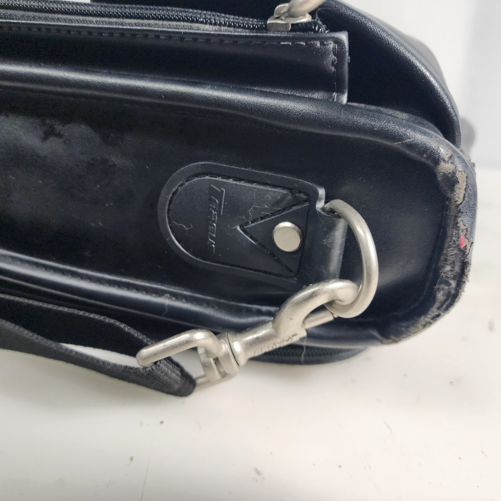 Targus KOS300 Reverse Access Notebook Case Black Koskin Leather