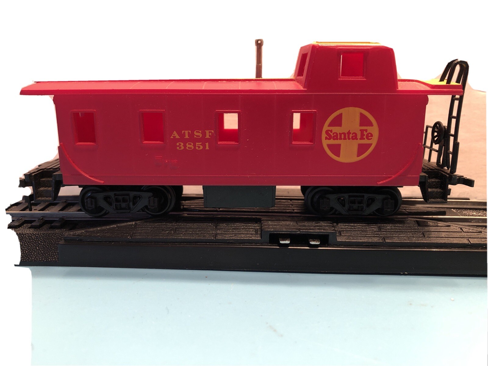 Bachmann HO Scale ATSF 3851 Santa Fe Caboose.  T7 Excellent Condition