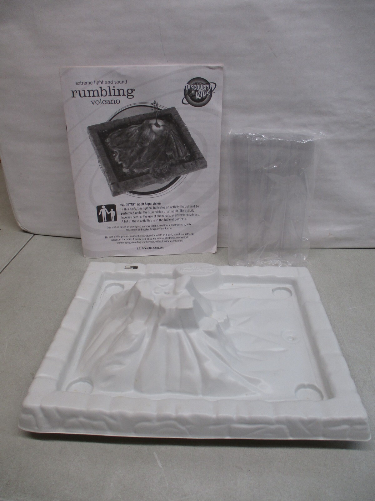 Discovery Kids Rumbling Volcano