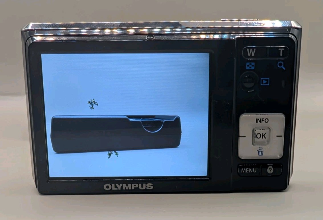 Olympus FE-5035 14.0MP Compact Digital Camera, Charger & Spare Battery