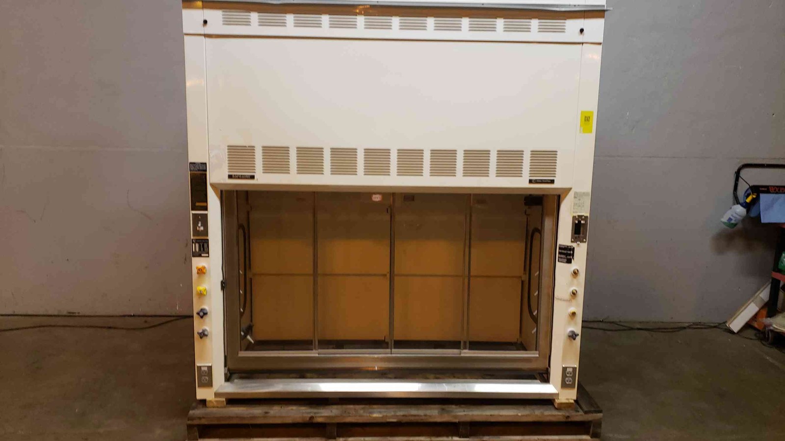 6' Fisher Hamilton Safeaire Fume Hood (SKU: 5093AA)