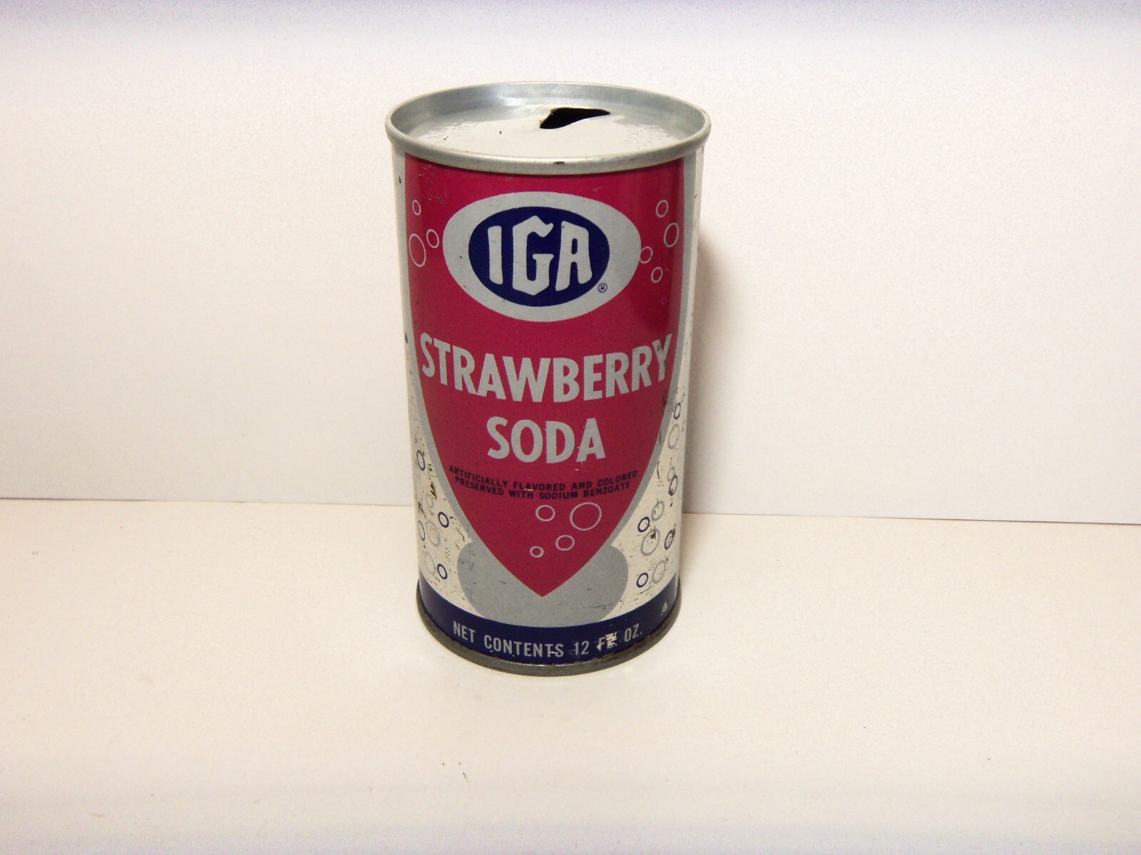 IGA STRAWBERRY SODA  12oz STEEL CAN CHICAGO, ILLINOIS VINTAGE