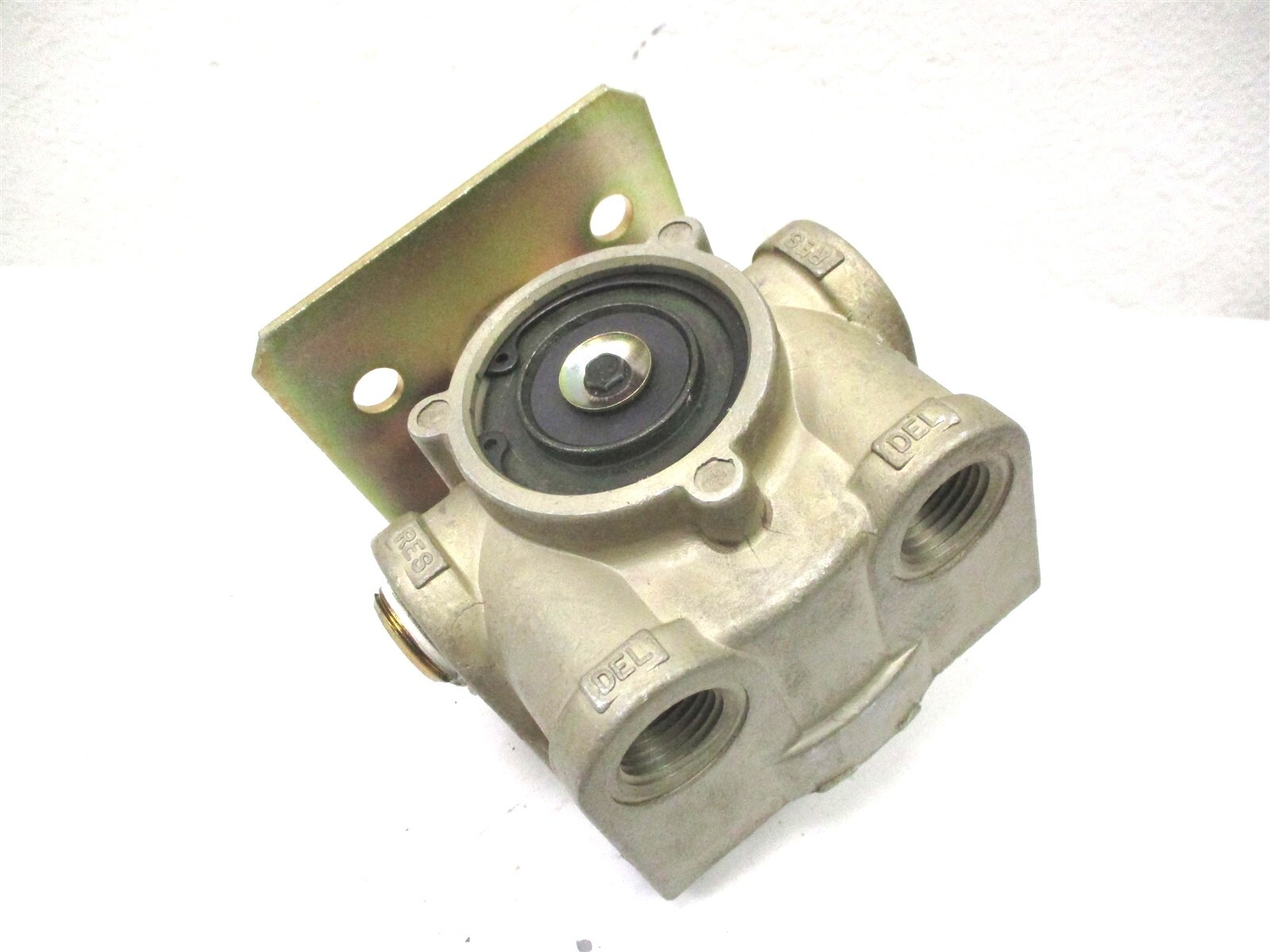 KN28071 NEW HALDEX AIR BRAKE RELAY VALVE 4.6 PSI CRACK PRESSURE 1/2" PORTS