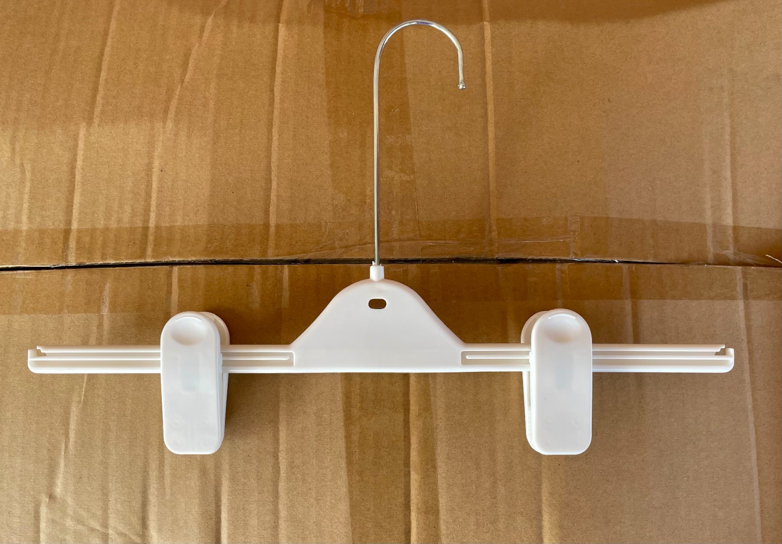 14" White Plastic Adjustable Clip Hanger Long Neck - 36CP101 8040 (200)