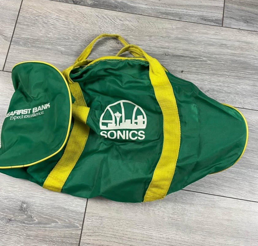 Seattle Sonics Green/Yellow Nylon Zip Duffel Bag, Adjustable Strap, Medium
