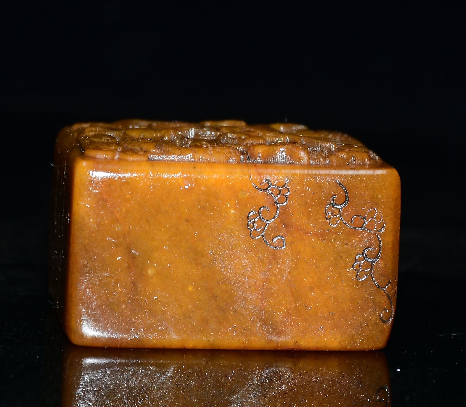 Exquisite Tianhuanglong Seal Ornament