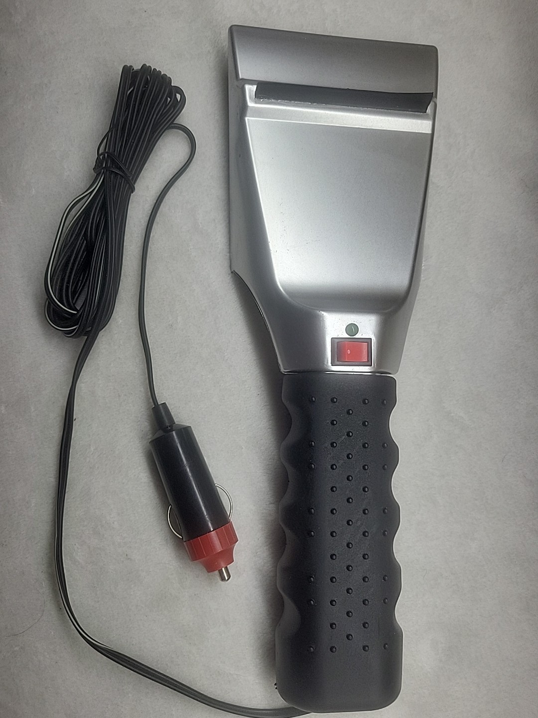 Heated snow scraper for car windshield removal of ice and winter cleaning tool