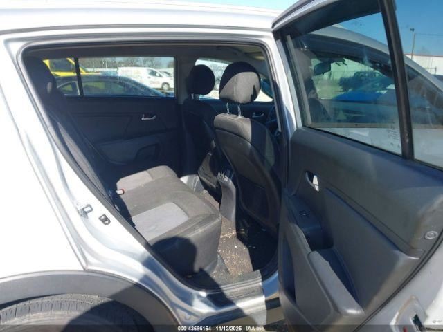 SPORTAGE 2015 Glove Box 4930998