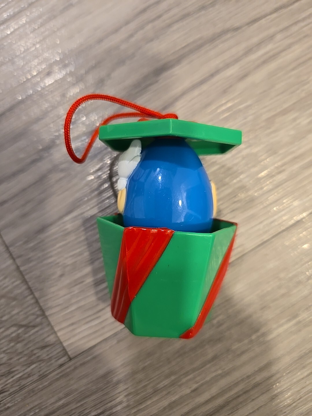 (2) WORKING M & M 's Red Green Pop Up Gift Box Present Christmas Tree Ornament
