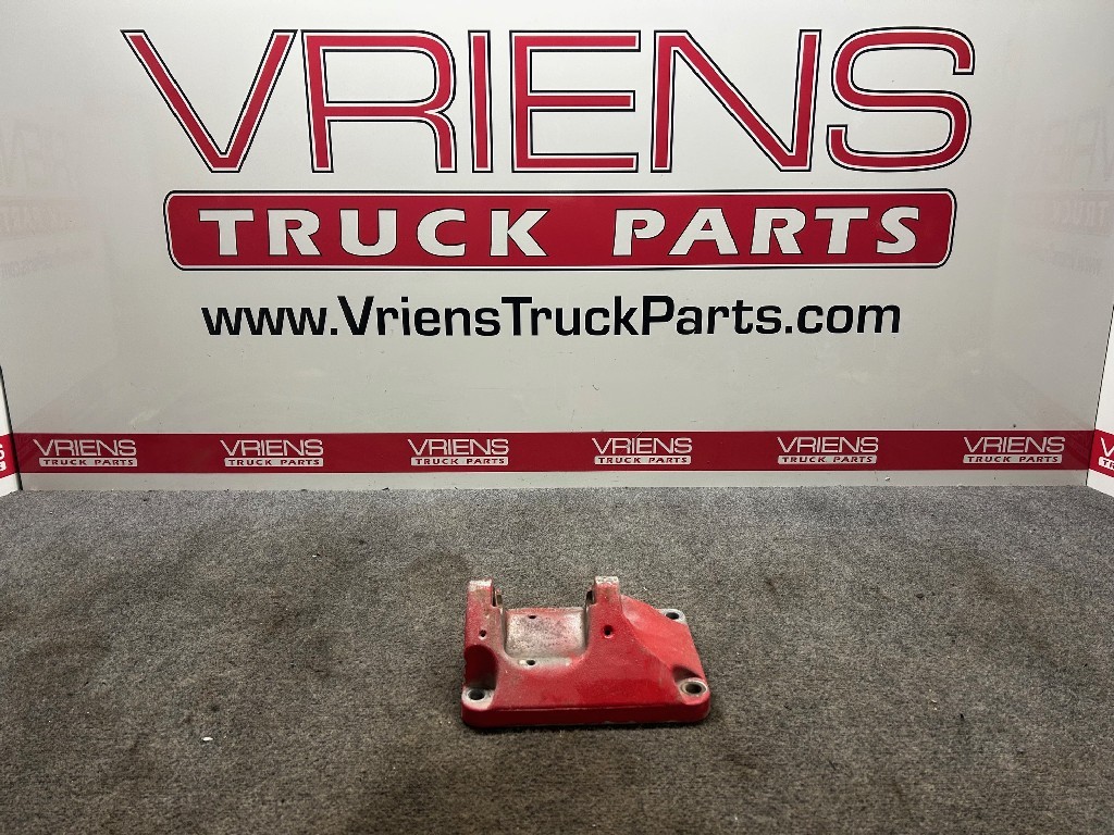 PETERBILT R11-6337R BRACKET-CAB MOUNT RH