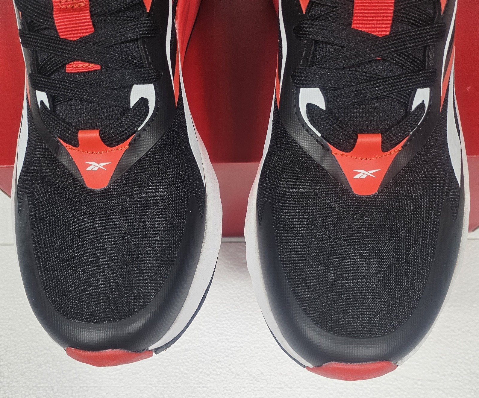 Men's Running Shoes 10.5 Reebok Verse Black White Red Athletic Sneakers Cushion