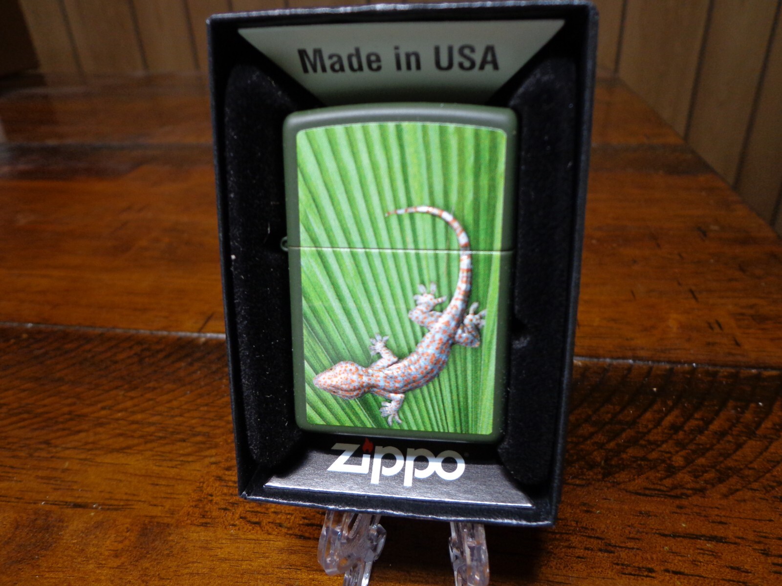 GECKO 3D TEXTURE PRINT GREEN MATTE ZIPPO LIGHTER MINT IN BOX