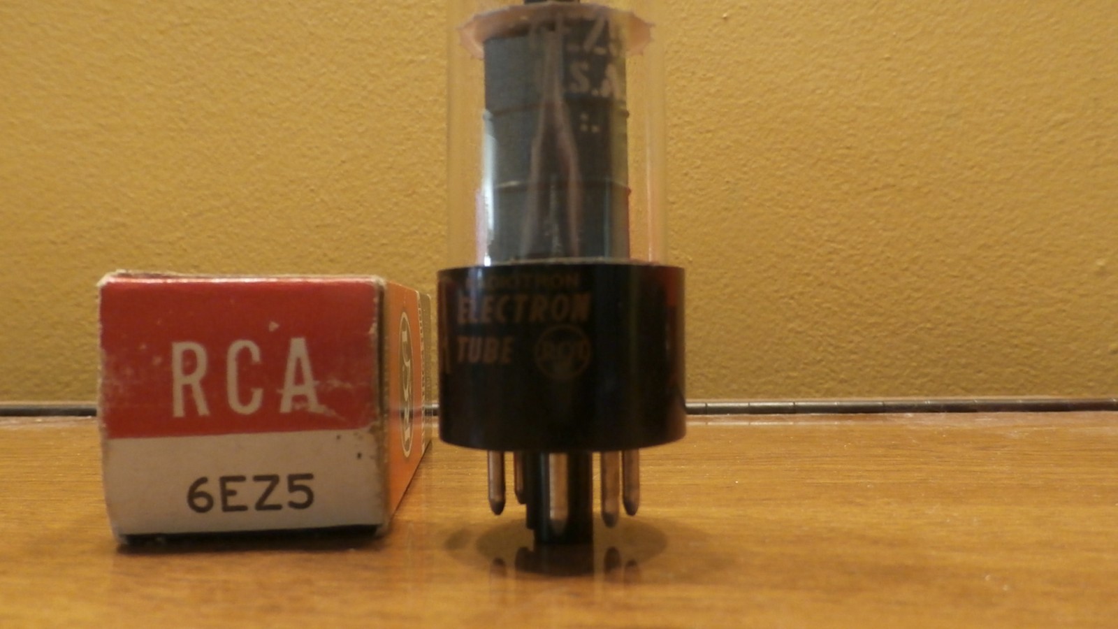 Vintage RCA 6EZ5 Vacuum Tube NOS – Beam Power Pentode – Radio/TV Output – NIB