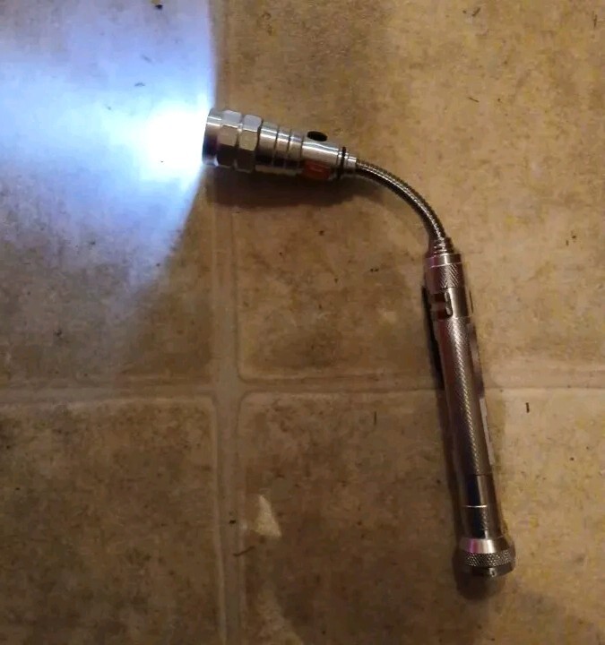 Roughneck Magnetic LED 2 Ft Extension W/Flexible Neck Worklight - Silver
