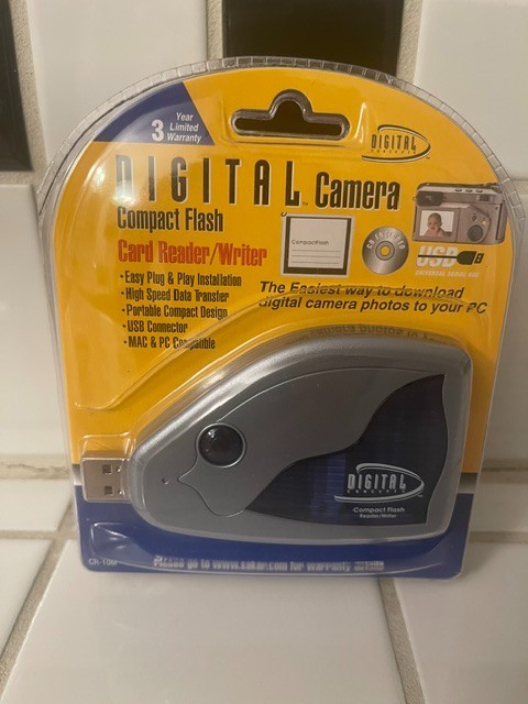 NEW DIGITAL CAMERA COMPACT FLASH CARD READER/WRITER USB CR-10M Move Photos To PC