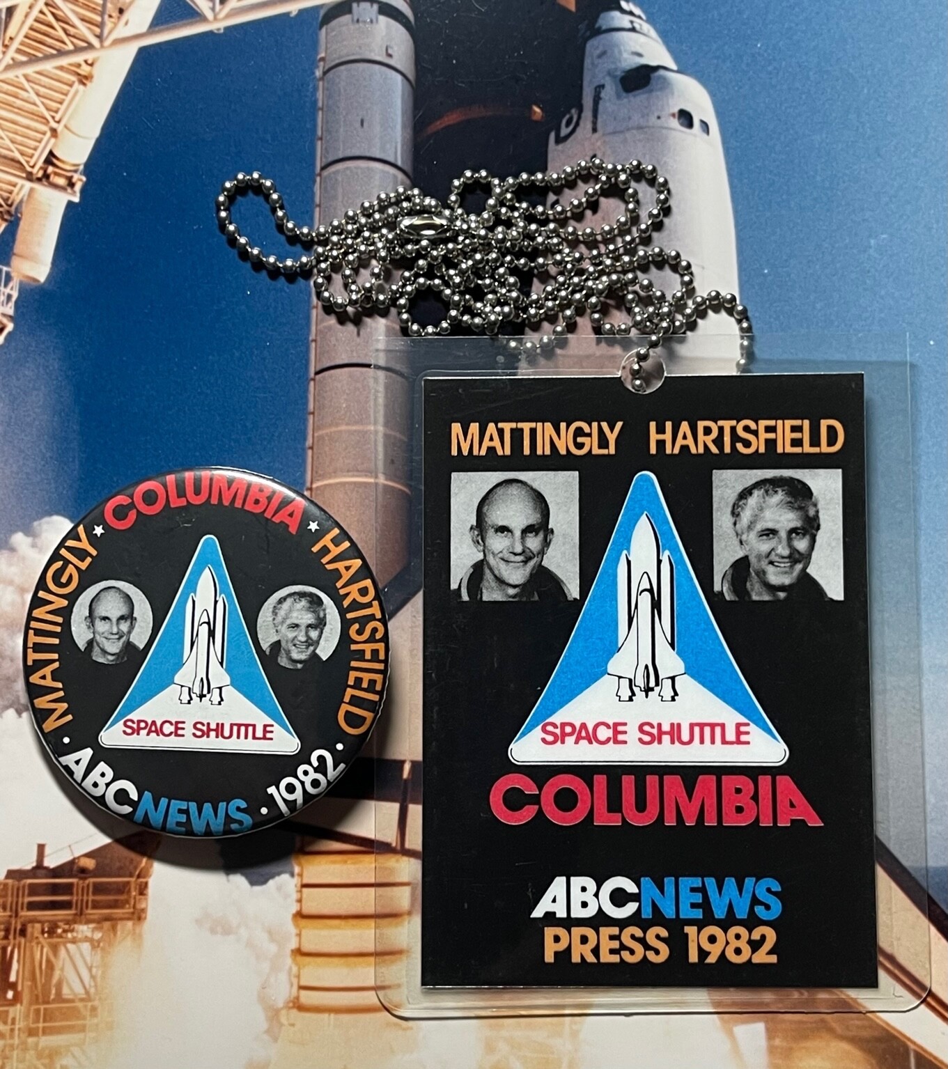 STS-4 COLUMBIA KEN MATTINGLY HANK HARTSFIELD 1982 ABC NEWS PRESS BADGE & BUTTON